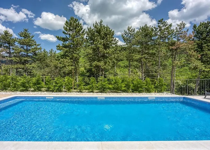 Alba With Private Pool Villa *