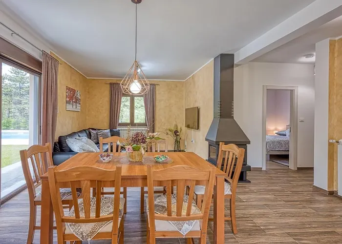 Alba With Private Pool Villa *