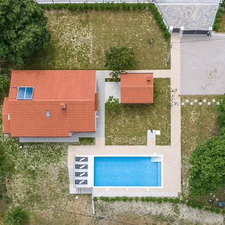 Alba With Private Pool Lupoglav