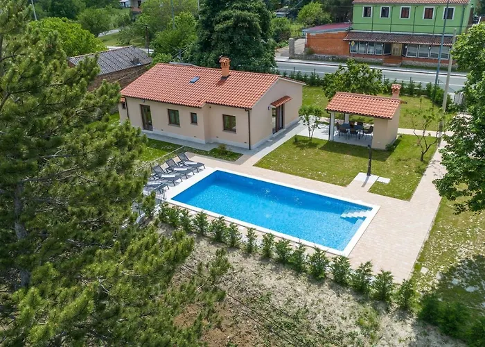 Alba With Private Pool Lupoglav