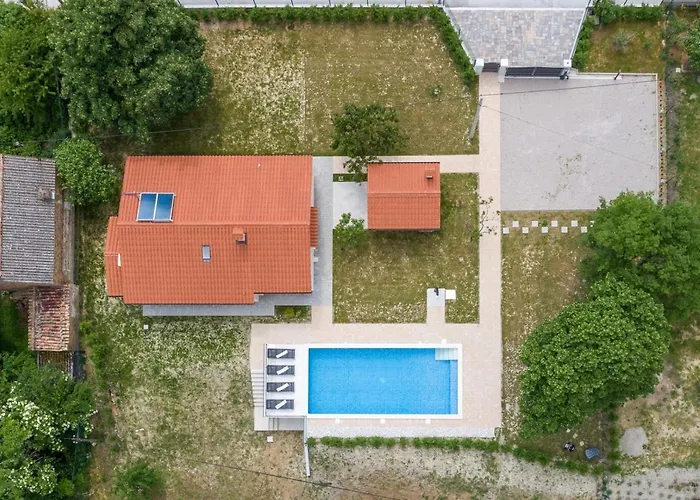 Alba With Private Pool Lupoglav